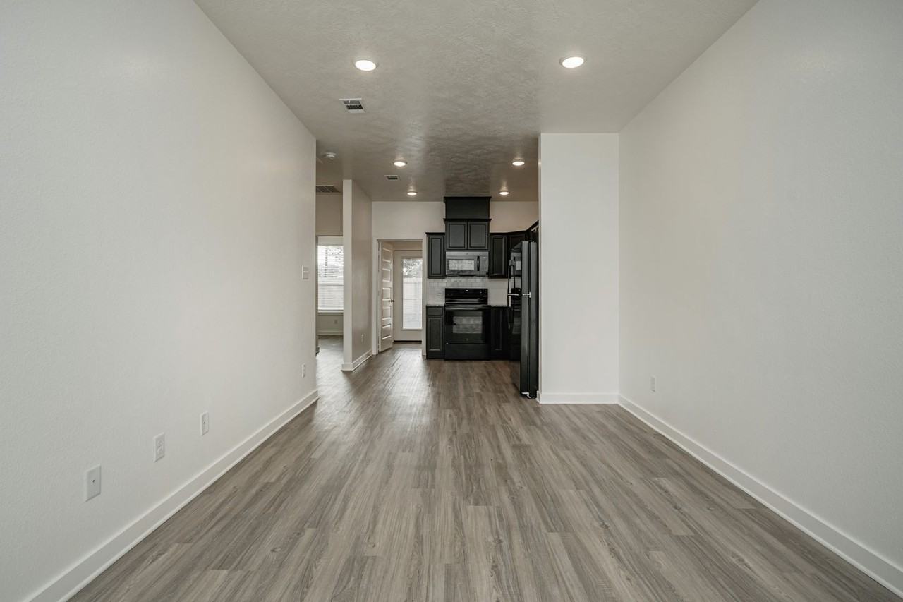 1608 W 5th St #1 - Photo 7 of 34