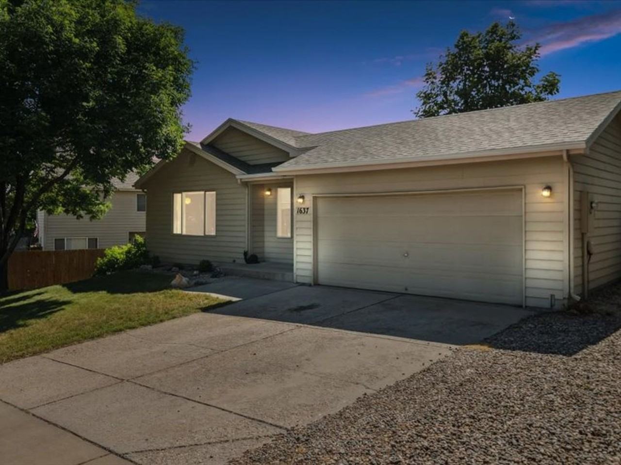 1637 Bayberry Cir - Photo 2 of 50