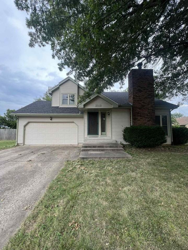 2511 Village Ct - Photo 2 of 30