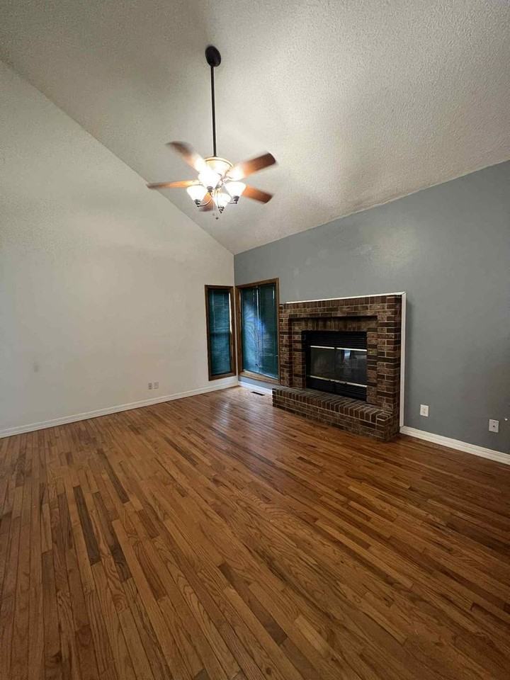2511 Village Ct - Photo 4 of 30