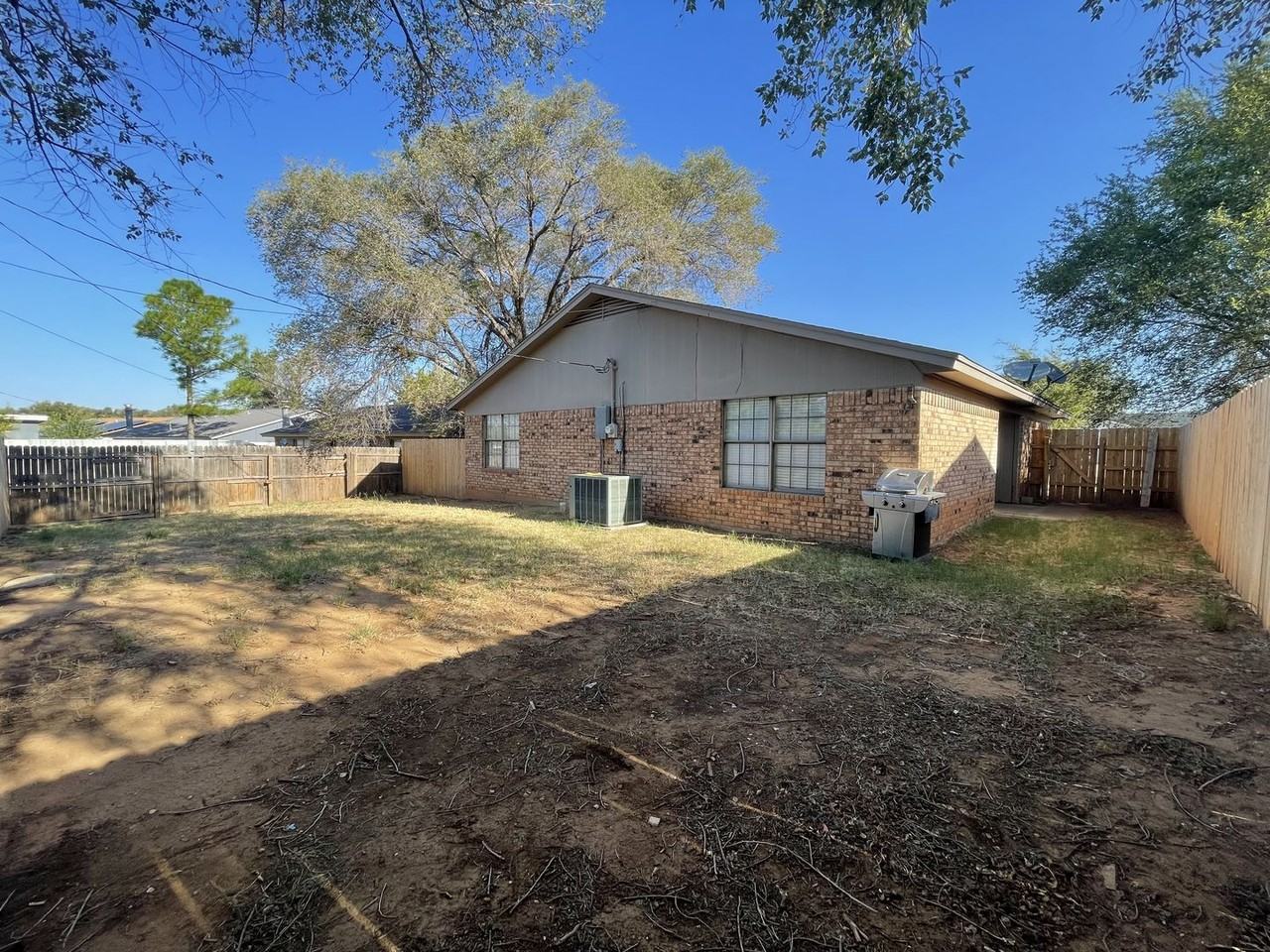 3909 Eastridge Dr - Photo 2 of 21