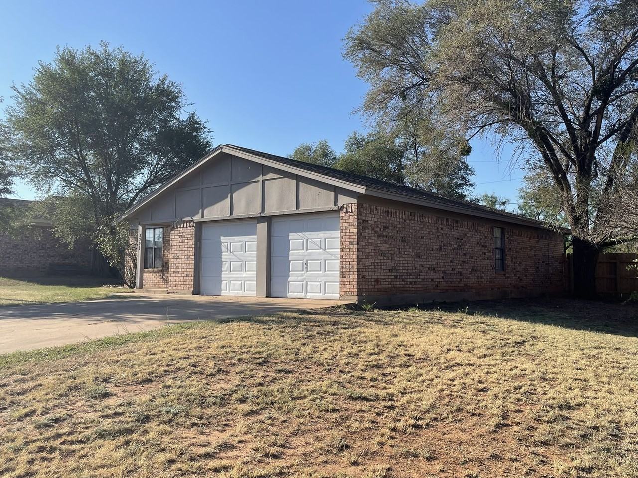 3909 Eastridge Dr - Photo 3 of 21