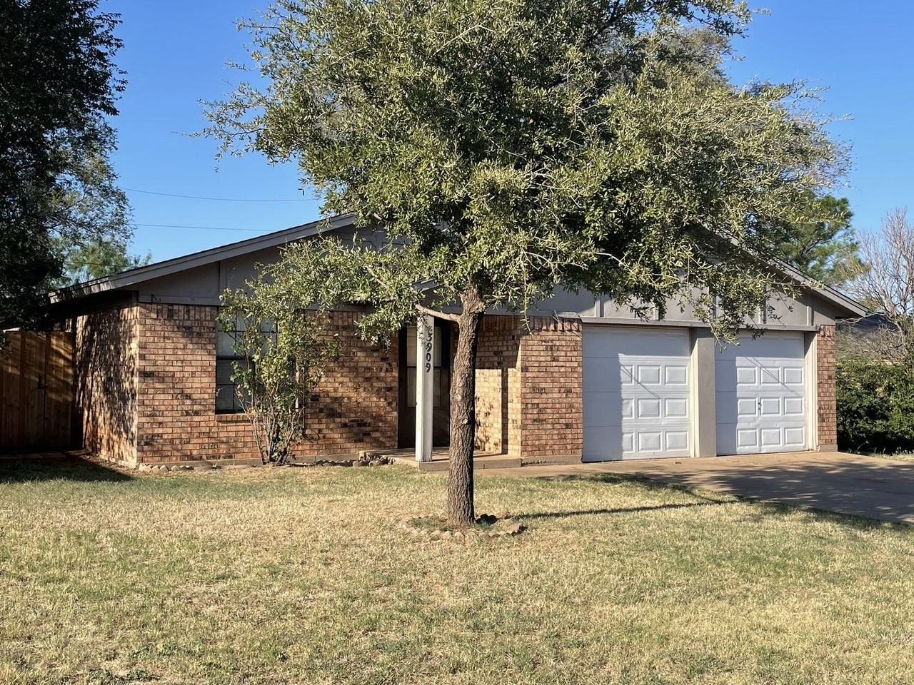 3909 Eastridge Dr - Photo 4 of 21