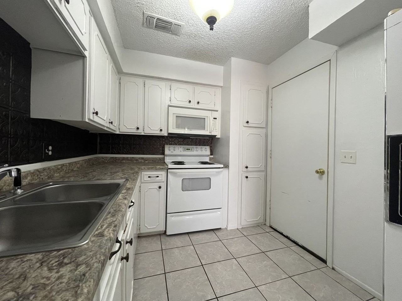 3909 Eastridge Dr - Photo 7 of 21