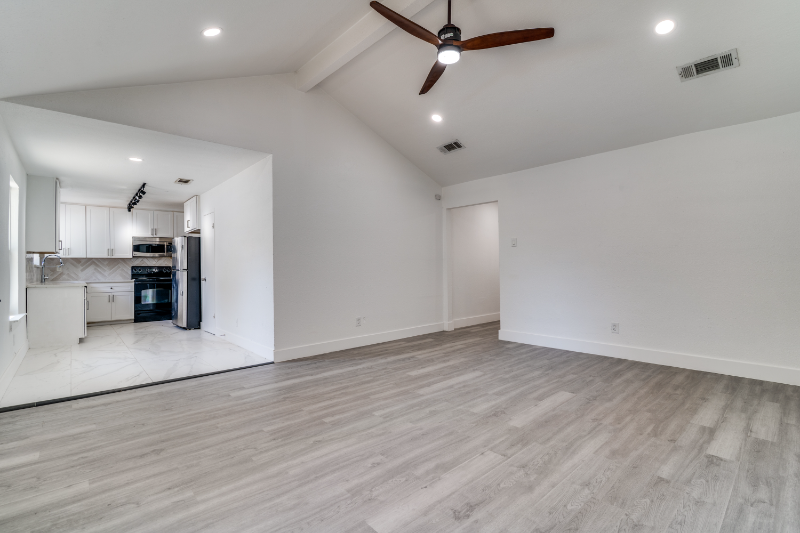 1622 Hillwood Dr - Photo 6 of 17