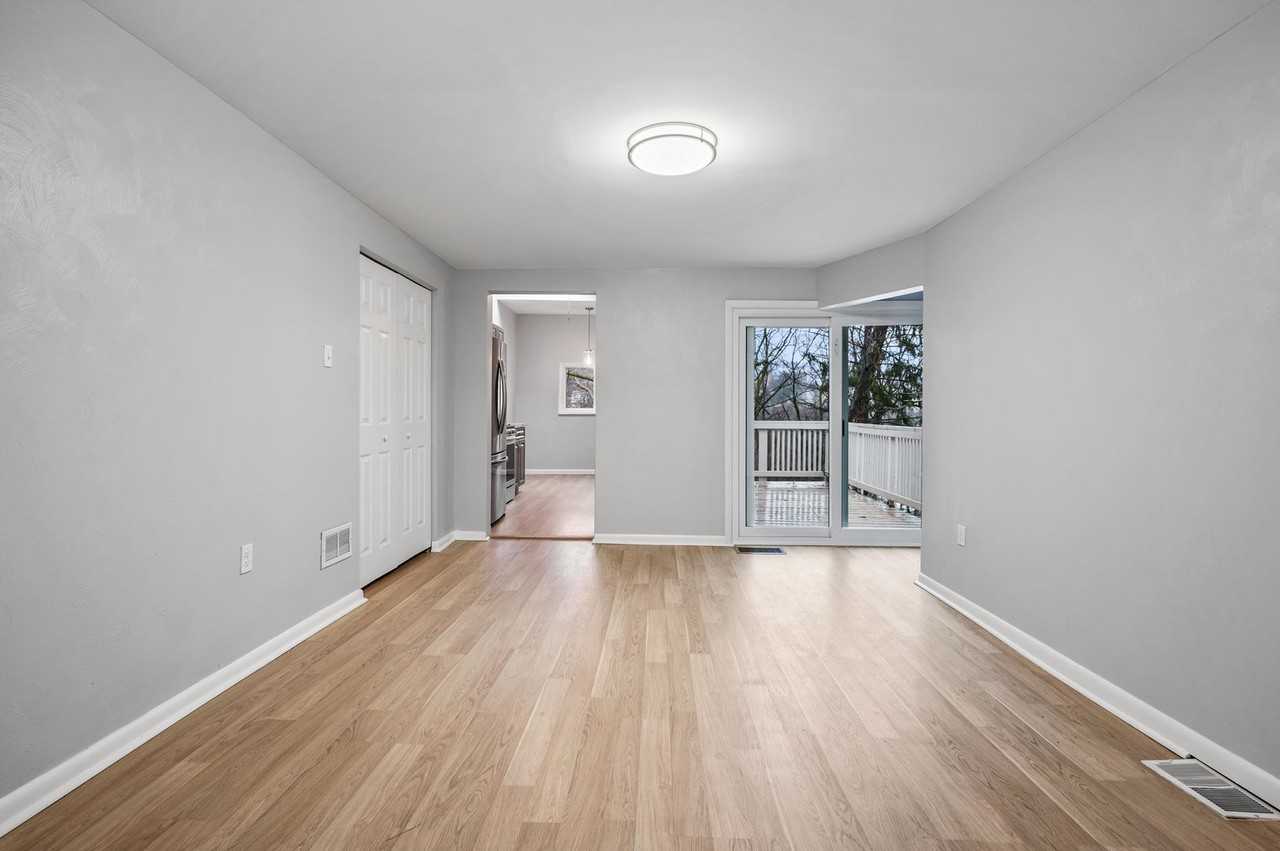 1130 Brabec St - Photo 5 of 20