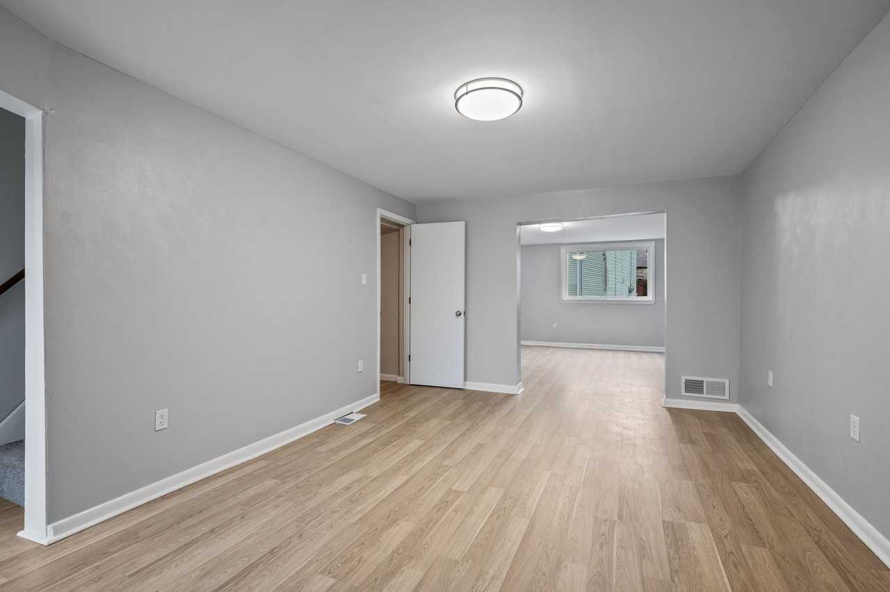 1130 Brabec St - Photo 6 of 20