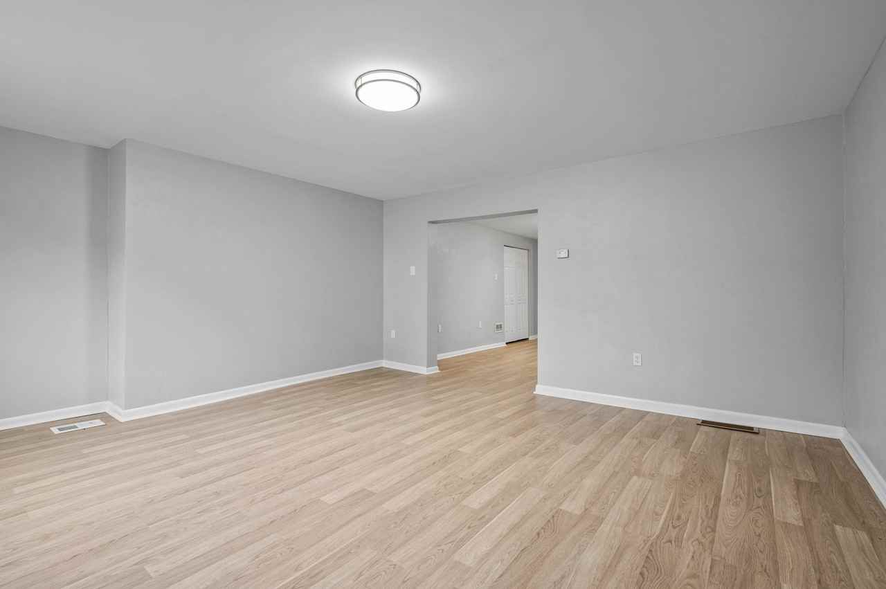 1130 Brabec St - Photo 7 of 20