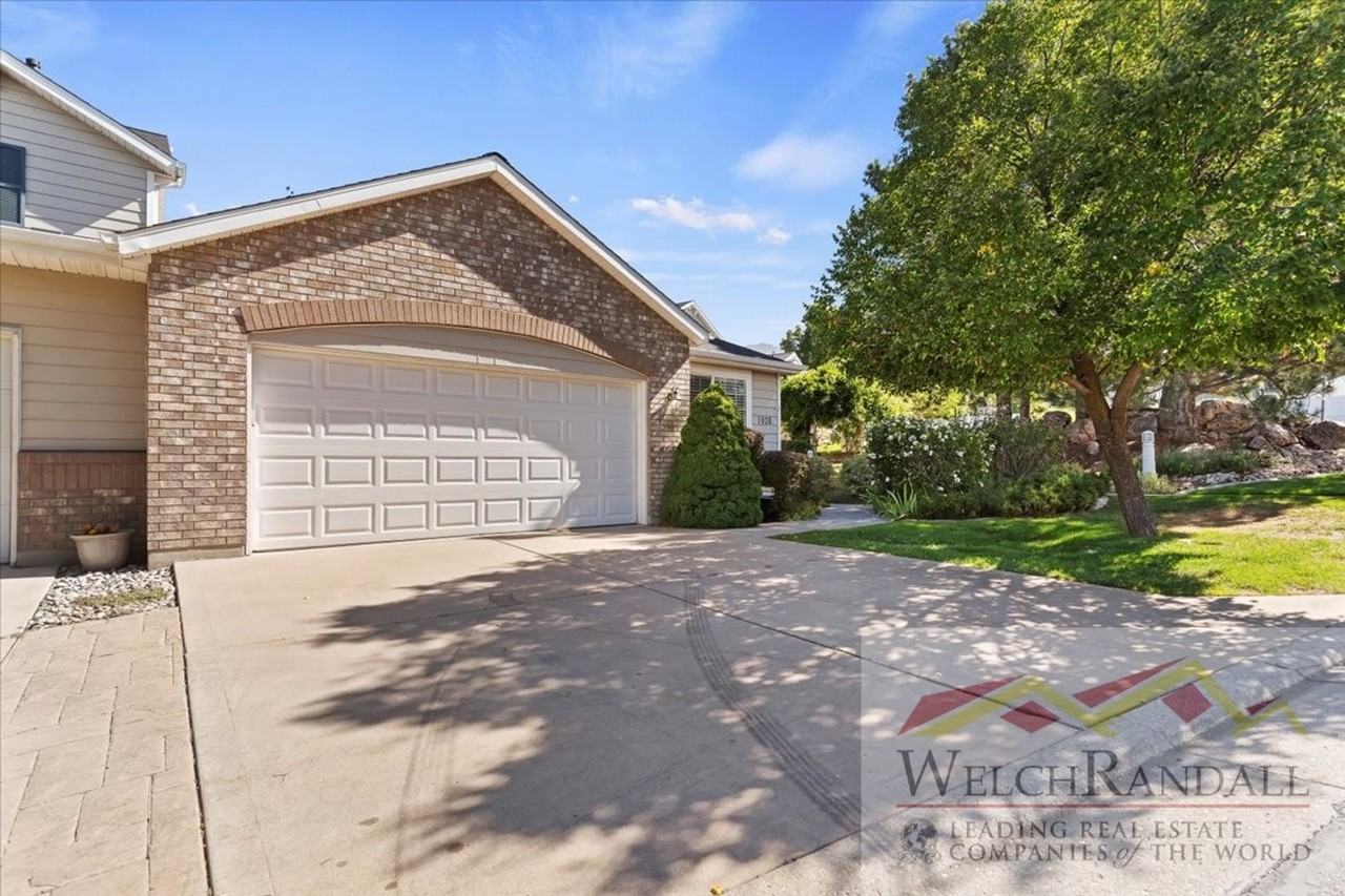 1036 Daybreak Dr - Photo 2 of 37