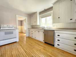 featured image of 387 College Ave