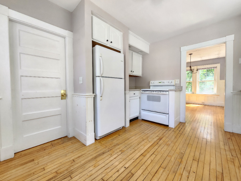 387 College Ave - Photo 3 of 20