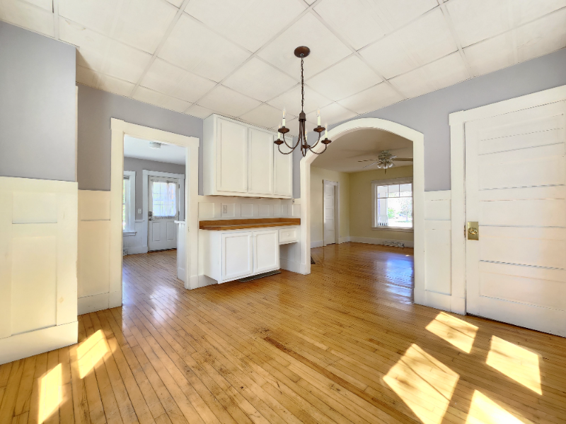 387 College Ave - Photo 4 of 20