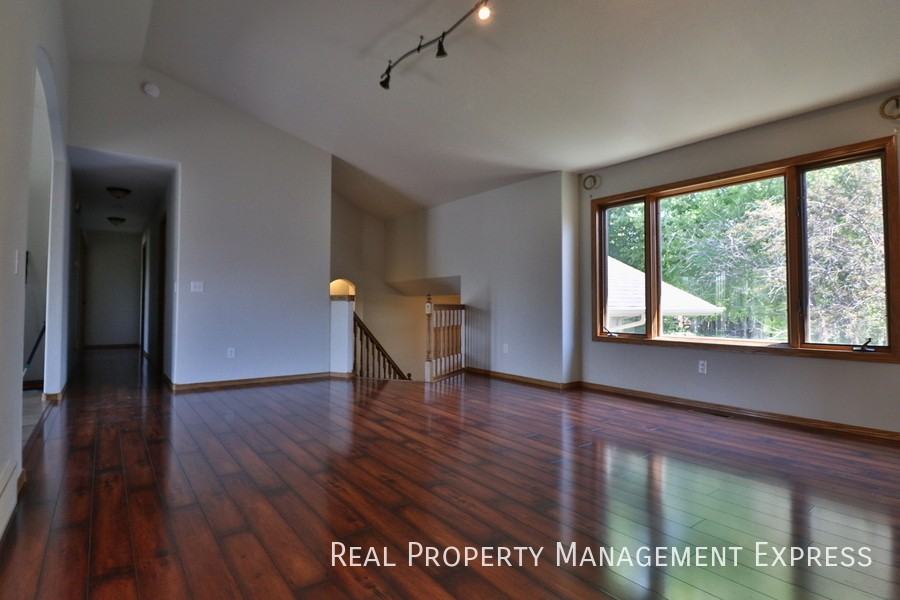 2726 S Avondale Ct - Photo 3 of 16