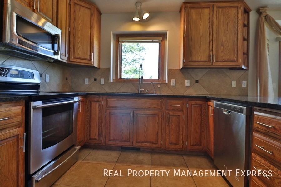 2726 S Avondale Ct - Photo 4 of 16