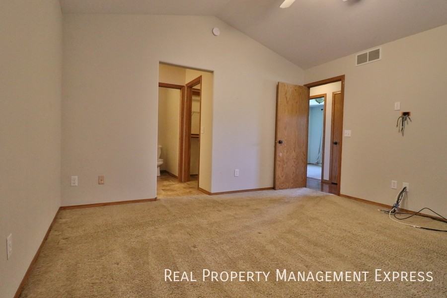 2726 S Avondale Ct - Photo 6 of 16