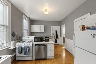 1421 W Fletcher St #2F - Photo 1 of 1