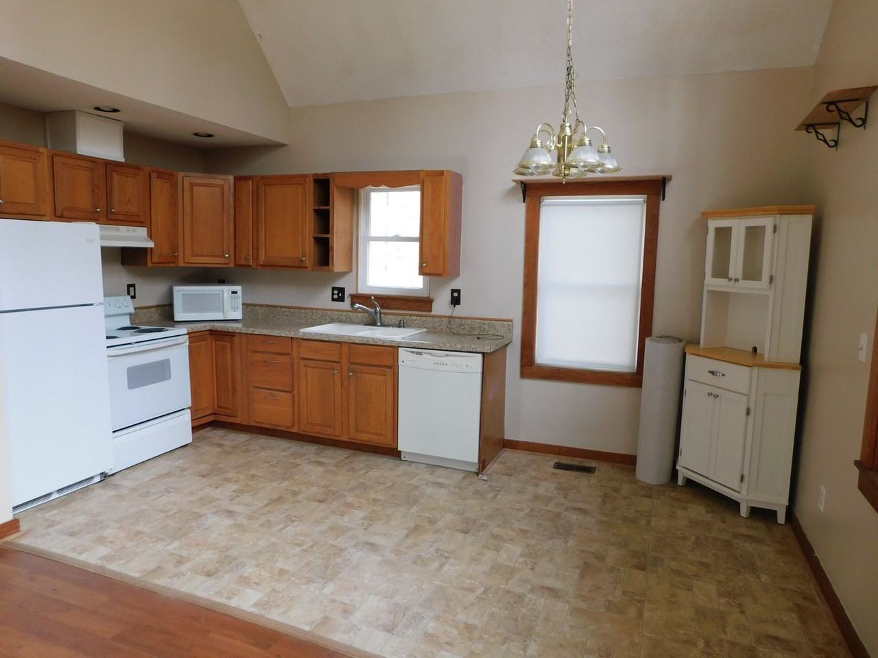 392 Holiday Ln - Photo 2 of 13