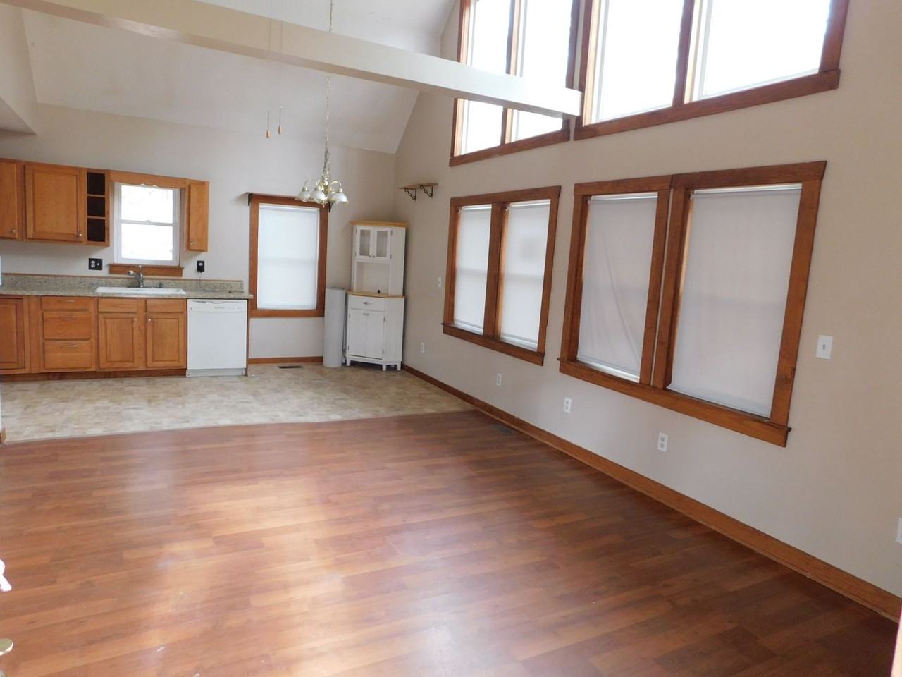 392 Holiday Ln - Photo 3 of 13