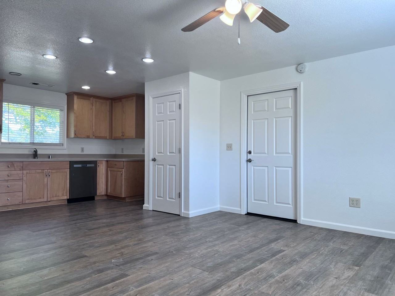 6730 Wells Ave - Photo 3 of 17