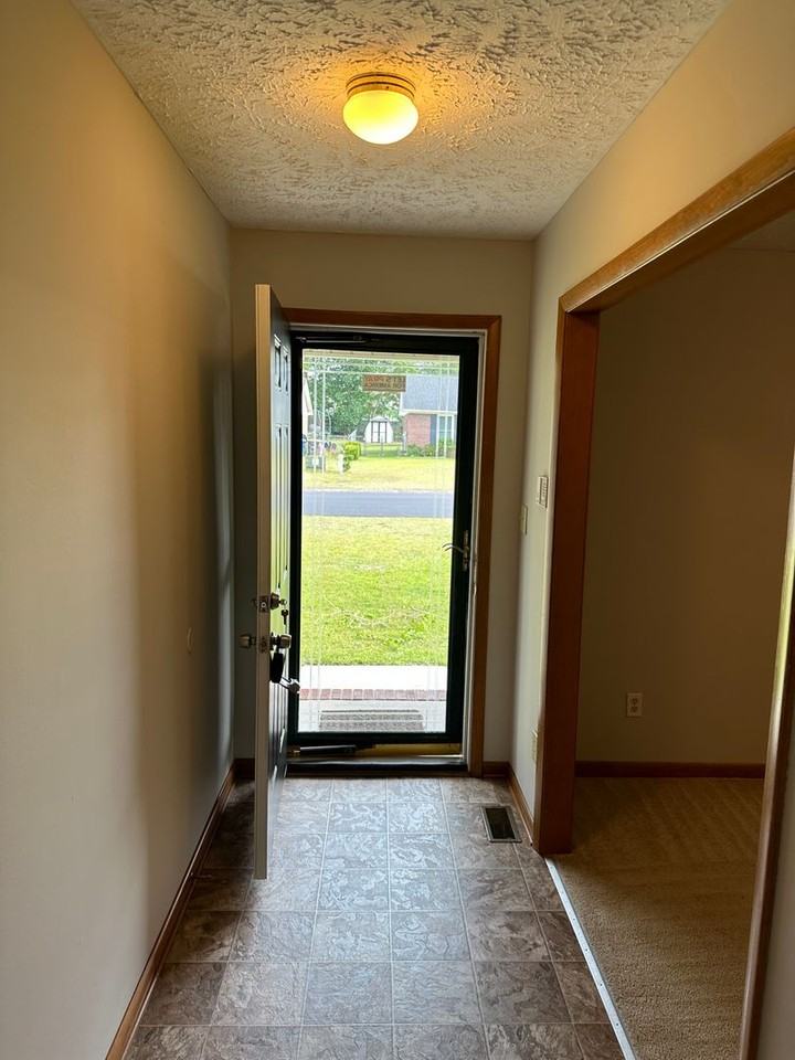 8516 Amish Dr - Photo 4 of 37
