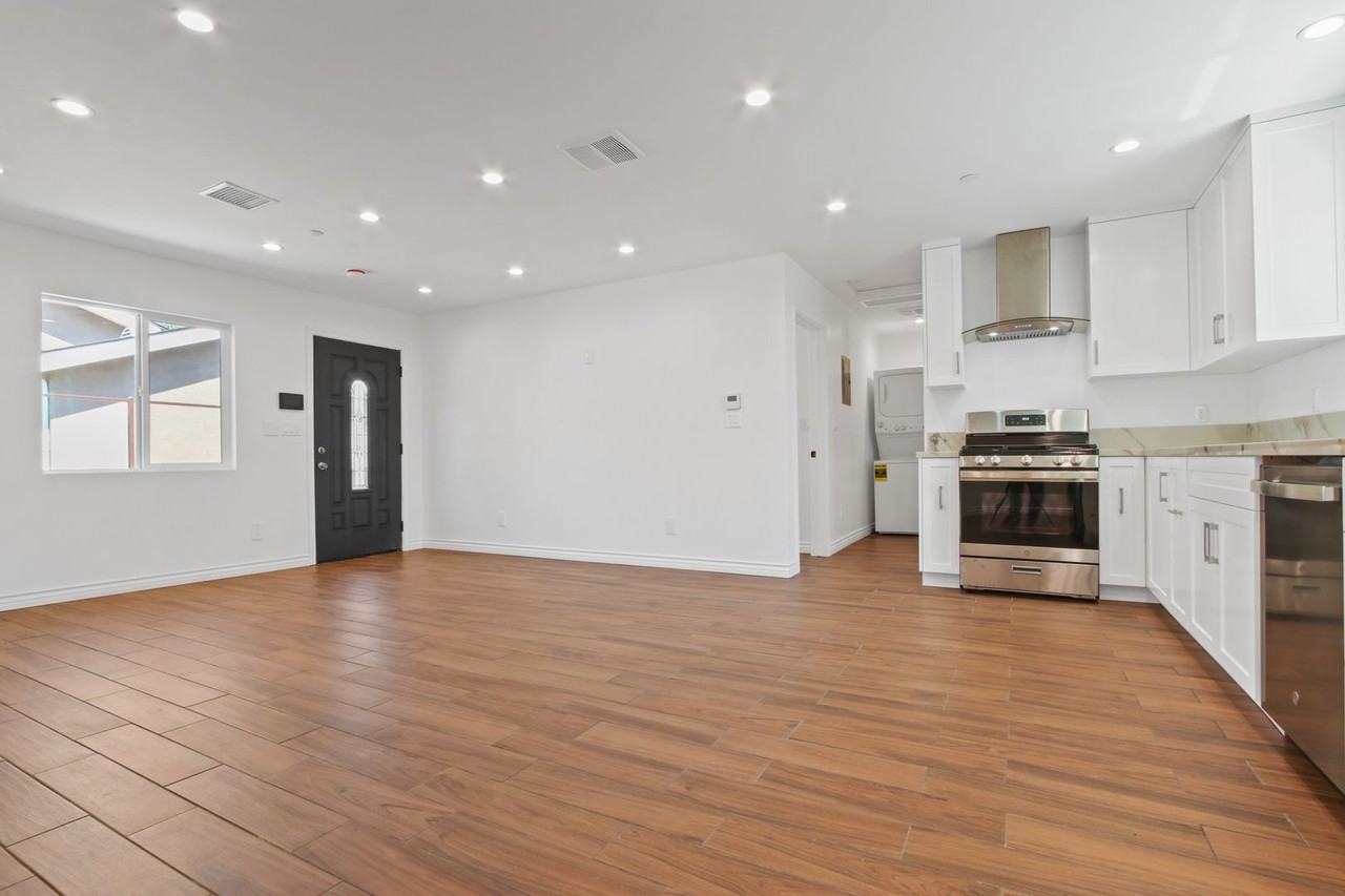 15430 Romar St - Photo 3 of 14