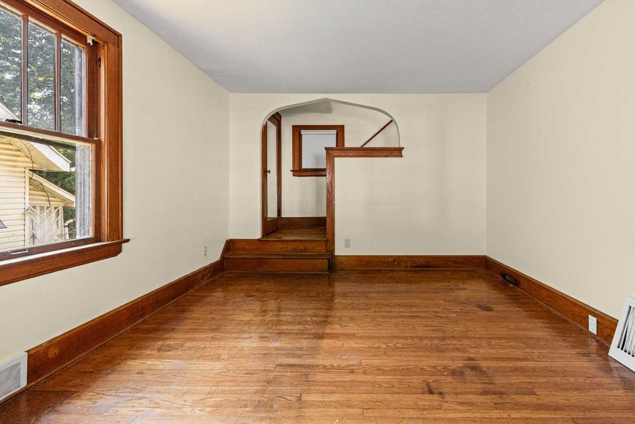 577 Eastland Ave - Photo 3 of 18