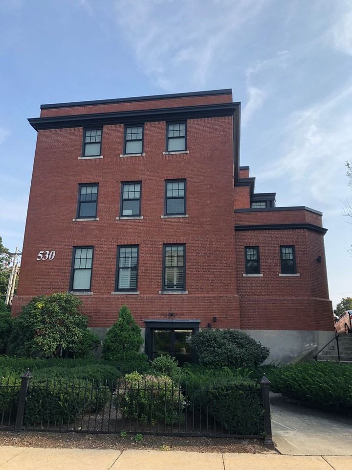 530 Broadway Apartments - Photo 3 of 28