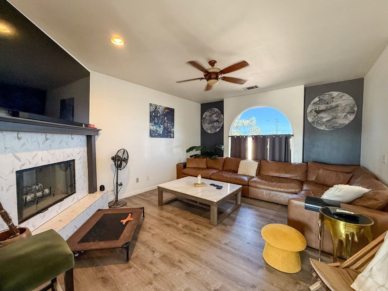 3893 Lexington Ave - Photo 3 of 24