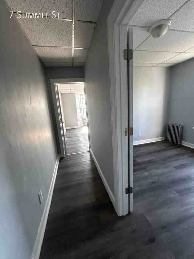 7 Summit St - Photo 4 of 9