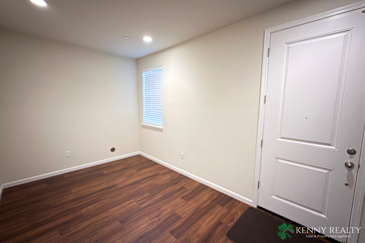 334 F St - Photo 2 of 26