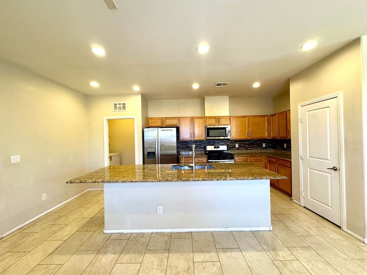 703 Shiva Street - Photo 7 of 33