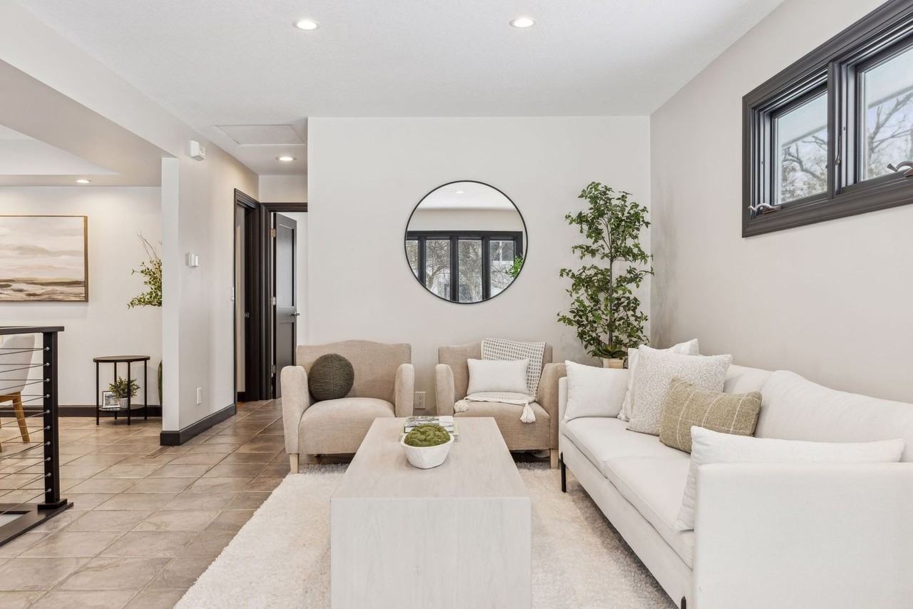 4529 Vandervork Ave - Photo 3 of 35