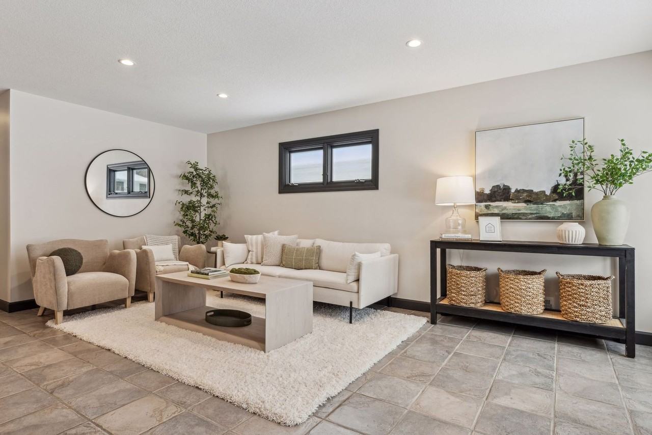 4529 Vandervork Ave - Photo 4 of 35