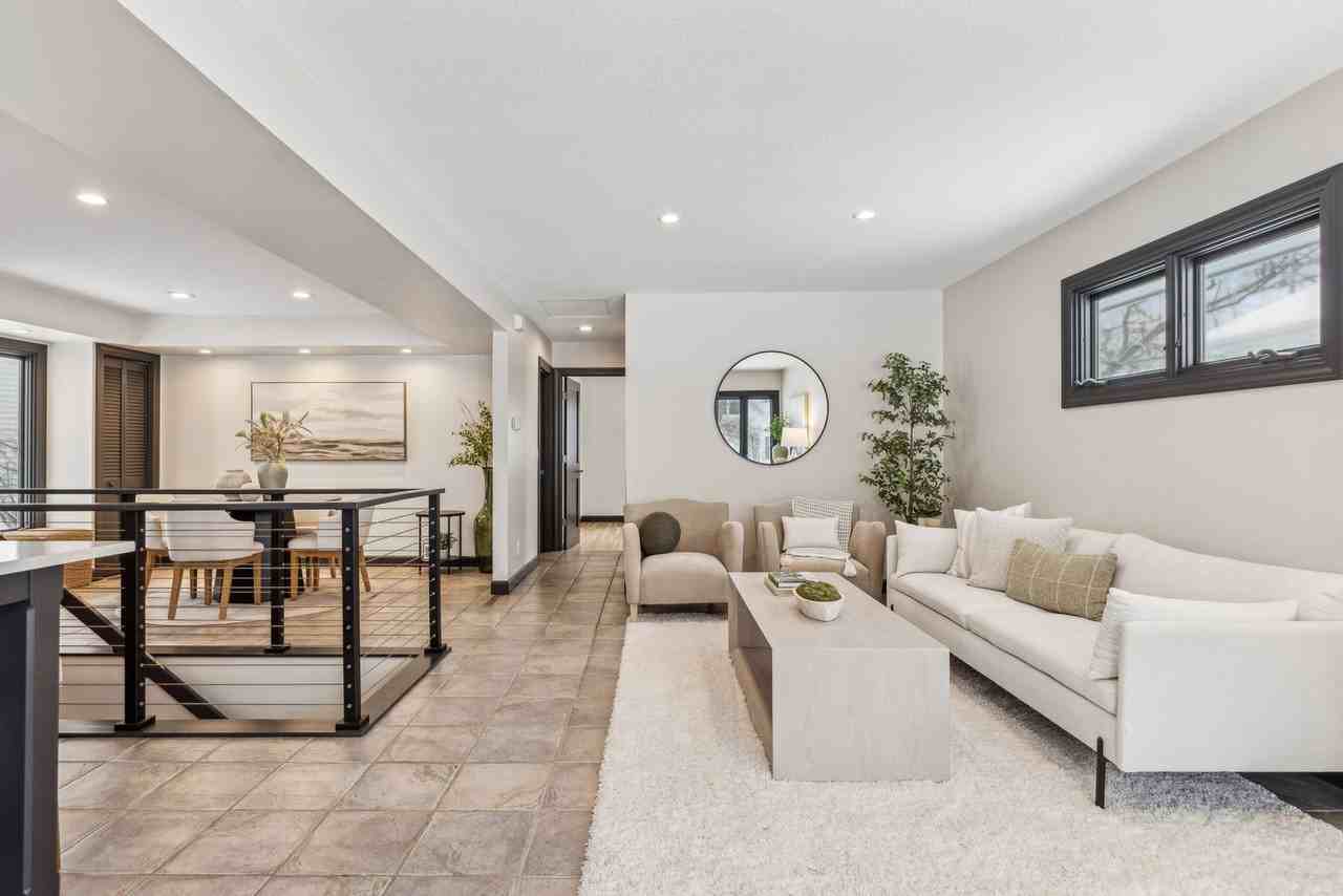 4529 Vandervork Ave - Photo 5 of 35