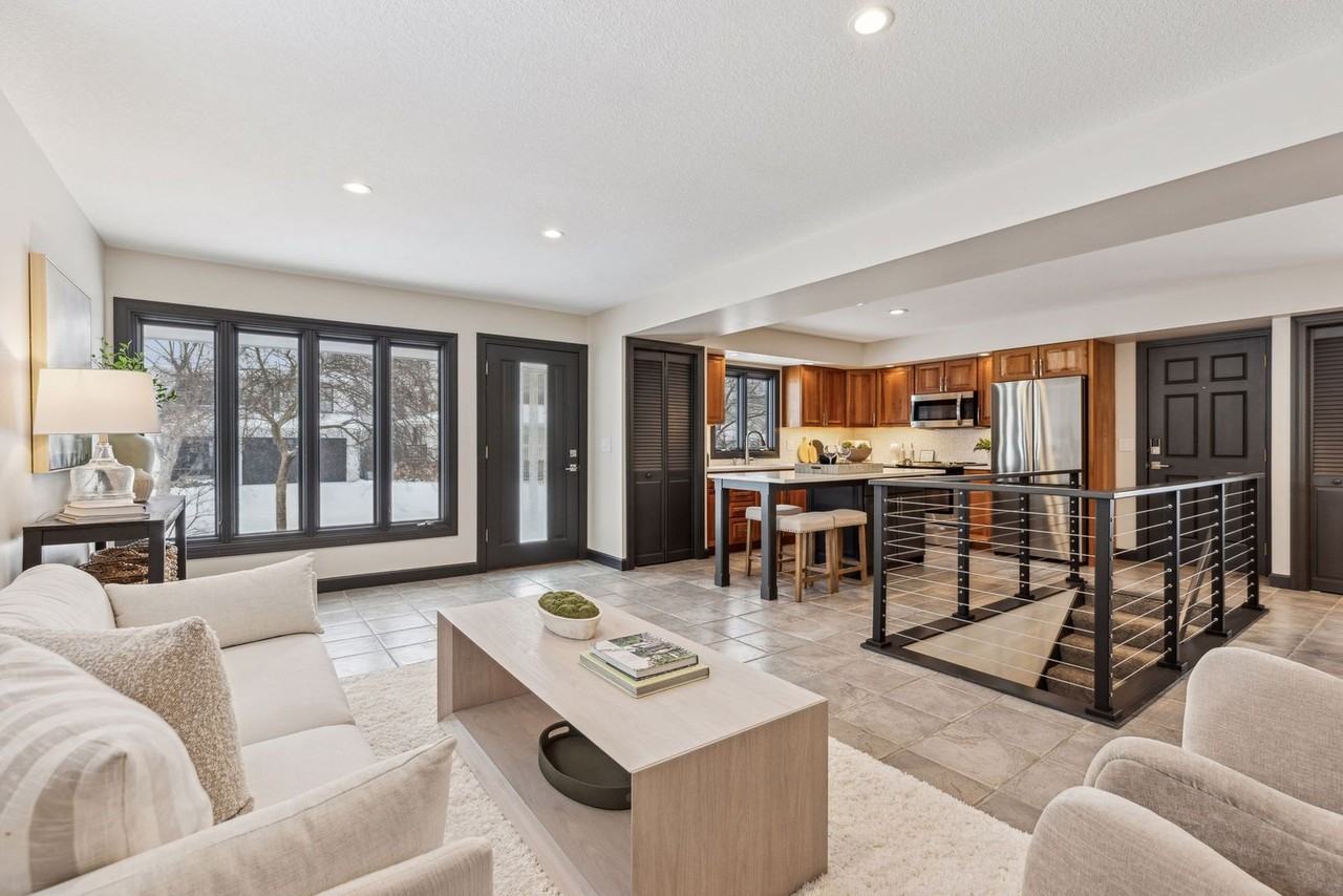 4529 Vandervork Ave - Photo 6 of 35