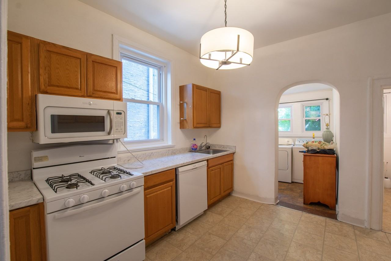 2039 N Gratz St - Photo 2 of 41