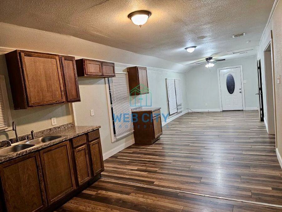 1202 E 11th Ave - Photo 3 of 17