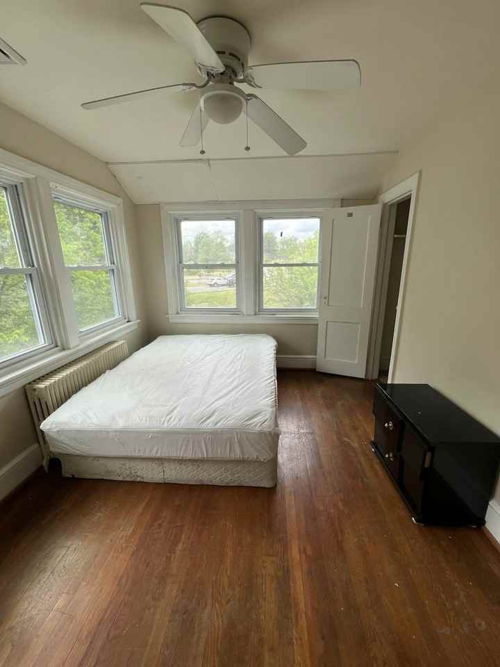 1022 West 48th Street  # 2 - Photo 3 of 18