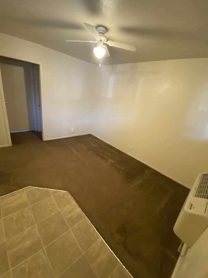 COLLEGE INN - Photo 2 of 17