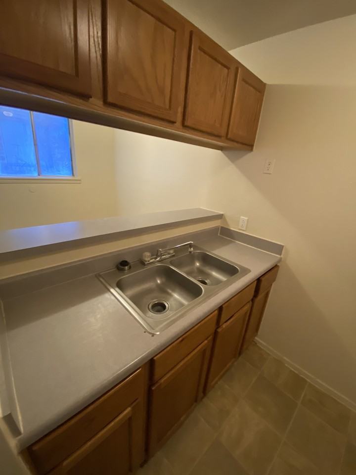 COLLEGE INN - Photo 4 of 17