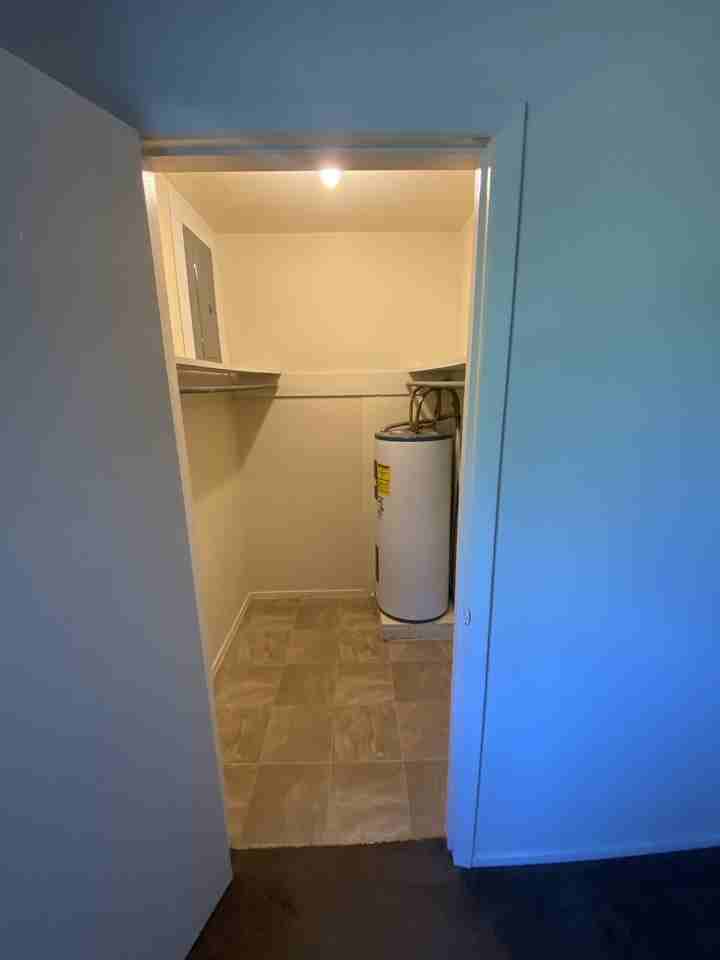 COLLEGE INN - Photo 5 of 17