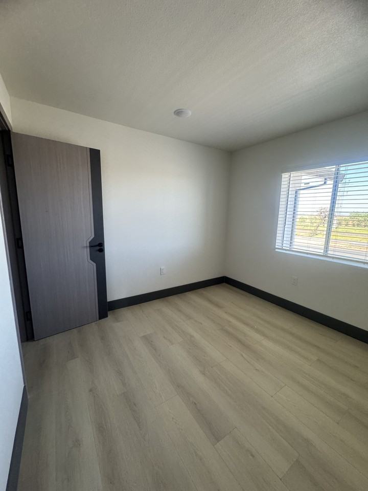 4834 Powerline Road - Photo 3 of 20