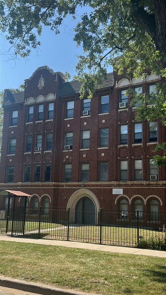 4344 South Ellis Avenue - Photo 4 of 11