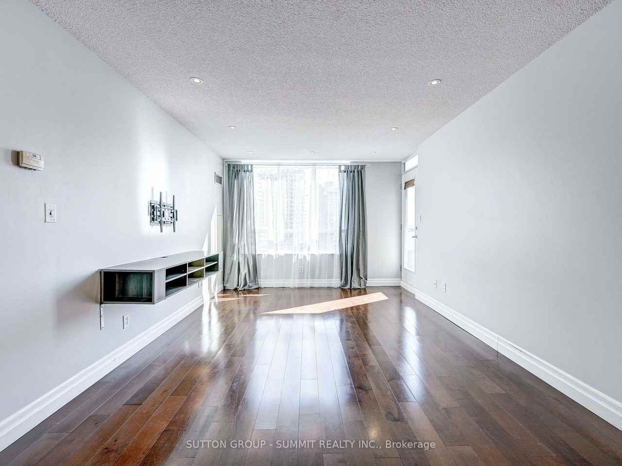 335 Rathburn Rd W - Photo 3 of 16