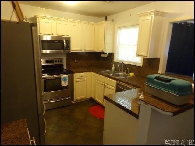 9910 Brooks Ln - Photo 7 of 16