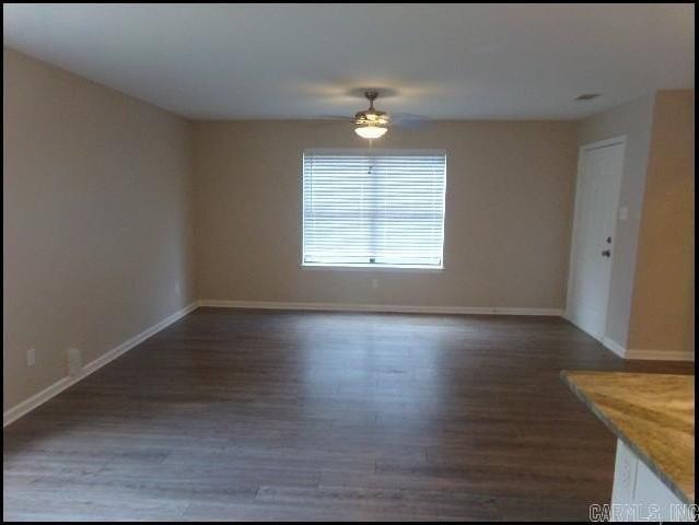 525 S Oak St - Photo 3 of 12