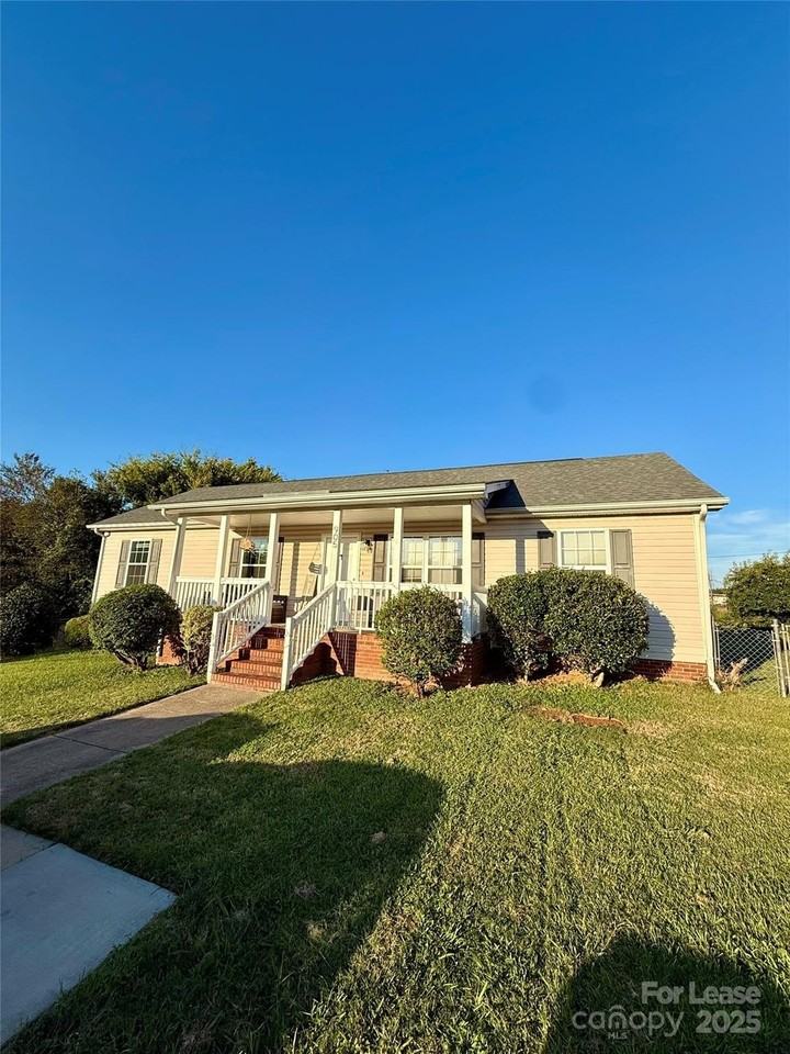 905 Lyme Brook Lane - Photo 2 of 16