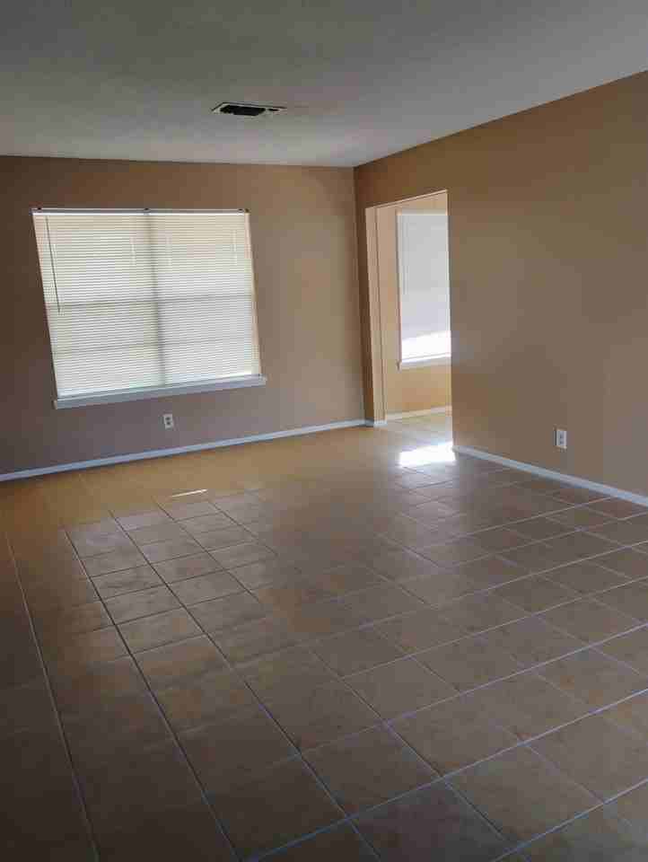 219 Elizabeth Dr - Photo 3 of 16