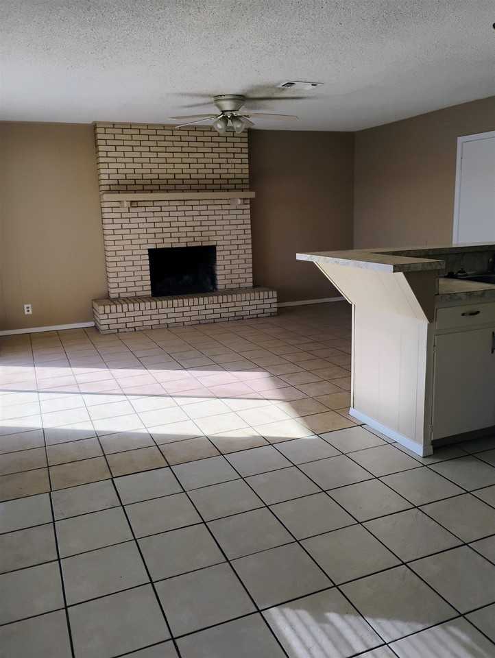 219 Elizabeth Dr - Photo 5 of 16