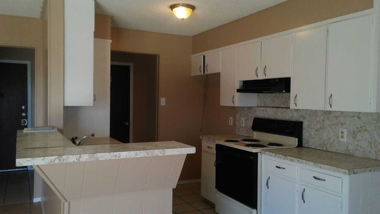 219 Elizabeth Dr - Photo 6 of 16